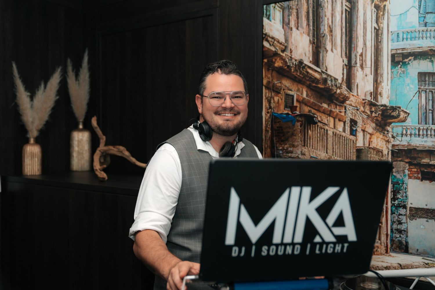 Hallo ich bin DJ MIKA - euer Hochzeits DJ